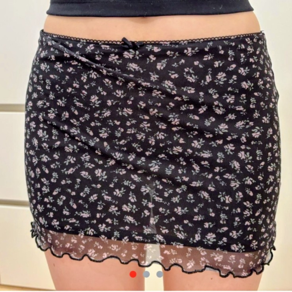 H&M Black and Pink Floral Mini Skirt